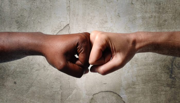 3out2017-no-estado-de-sp-1-em-cada-4-bos-de-intolerancia-no-estado-de-sp-e-por-preconceito-racial-1507059250736_1920x1277-1200x630