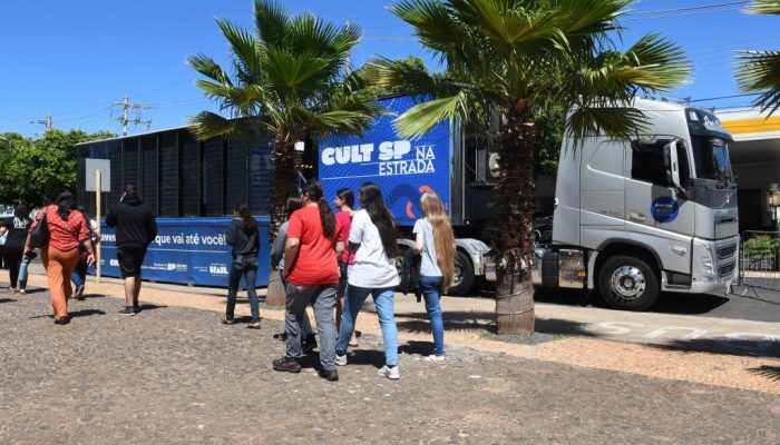 CULTSP na Estrada – Carreta do Museu Catavento na Praça do Jacaré – Jales/SP/Foto:Thomaz Vi...