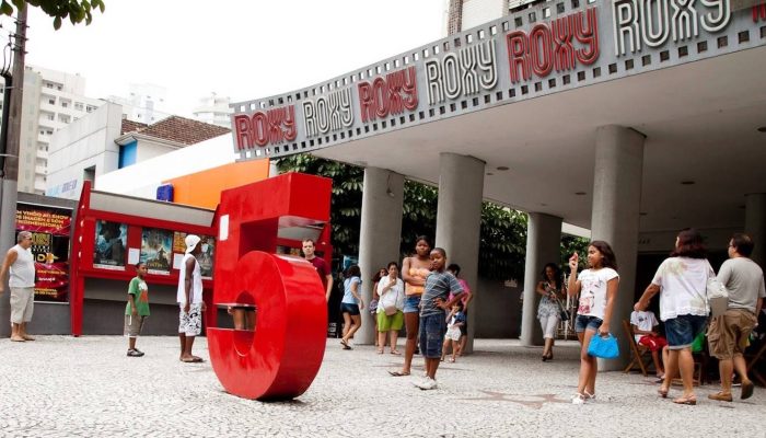 Produzido em pouco mais de um mÃªs e com direÃ§Ã£o de AndrÃ© Azenha e Wanderley Augusto C...