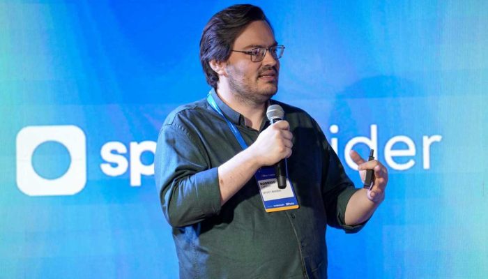 Rodrigo Capelo, do Sport Insider, fala sobre a desigualdade no futebol durante o Blue Connections...