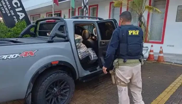 PRF prende 3 homens em SP por furto de carga de feijão em acidente no PR